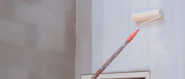 aplicando en pared tectorpaint fijadores Holcim