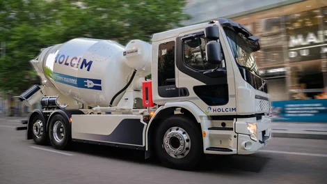 Camión hormigonera eléctrico de Holcim adaptado al nuevo DeCA digital.