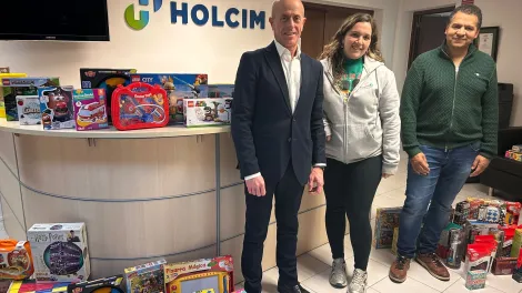 donación juguetes Holcim tropezando con suerte 2024