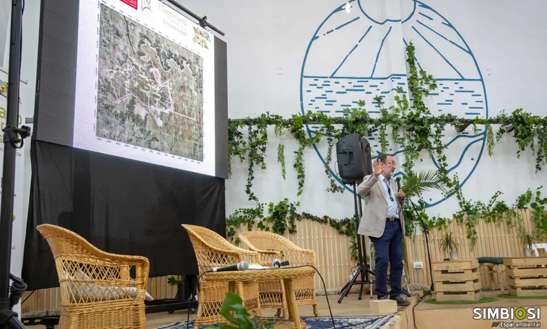 ponente en primer Seminario canteras y biodiversidad Holcim