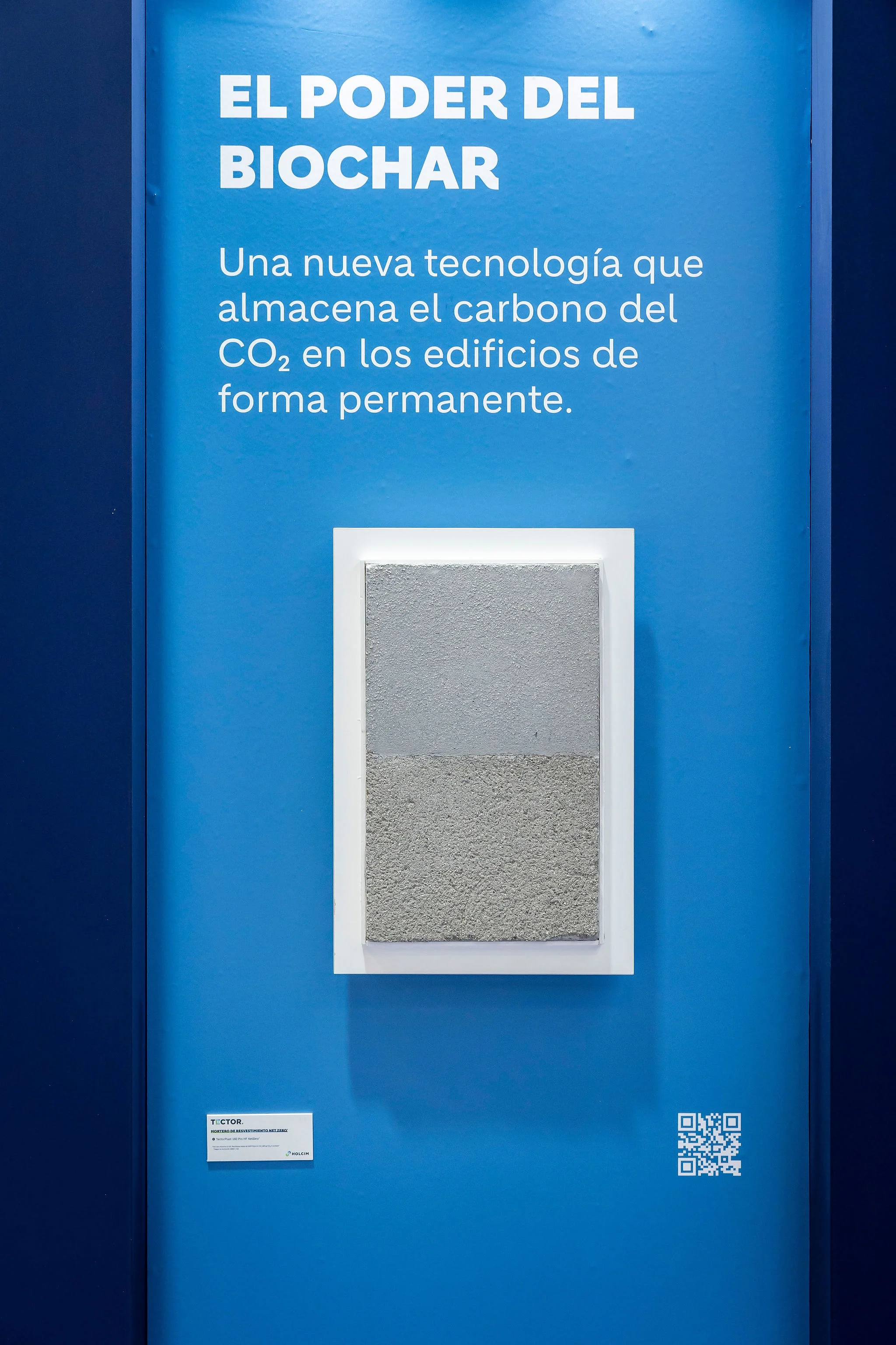 Cartel con muestra del Poder de biochar Holcim