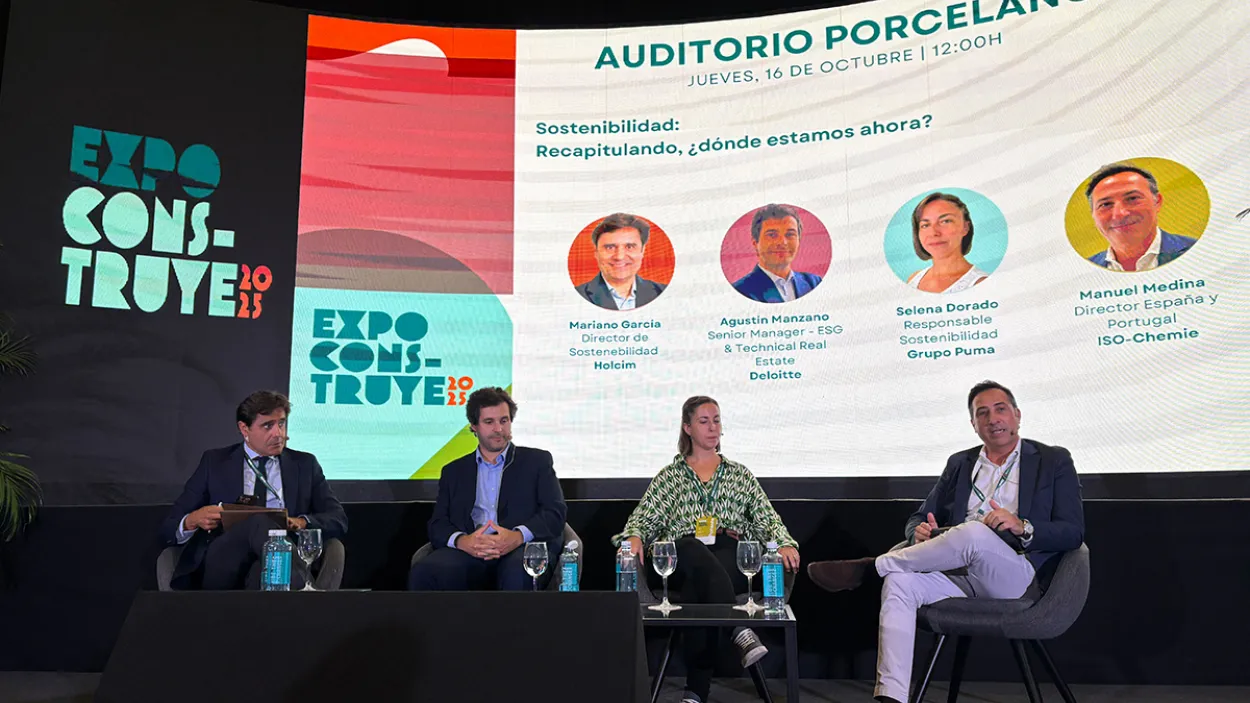 Coloquio en mesa redonda expoconstruye 2025