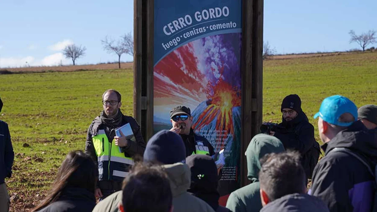 explicación al llegar a visita a cantera  cerro gordo