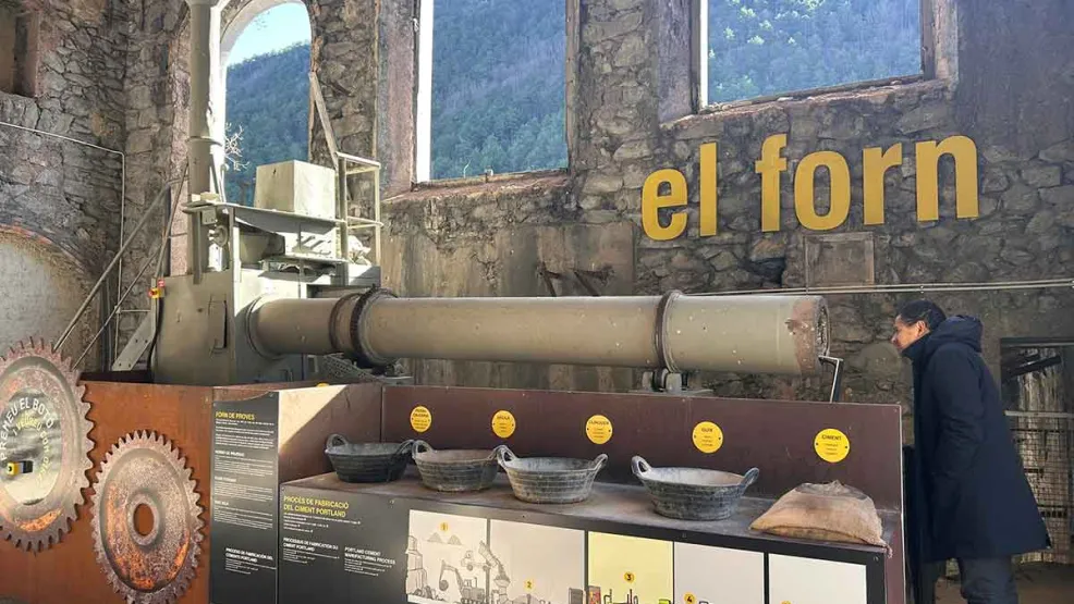 interior museo del cemento de Castellar de n´Hug