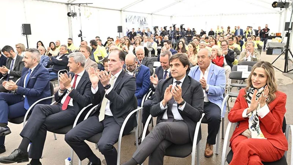 Público asistente al acto del centenario de Holcim en Villaluenga de la Sagra