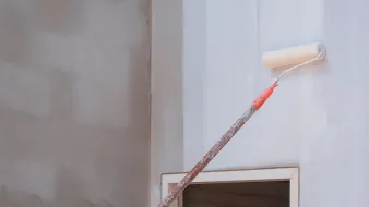 aplicando en pared tectorpaint fijadores Holcim