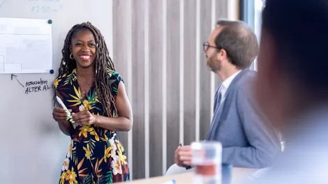 Reunión de personas diversas