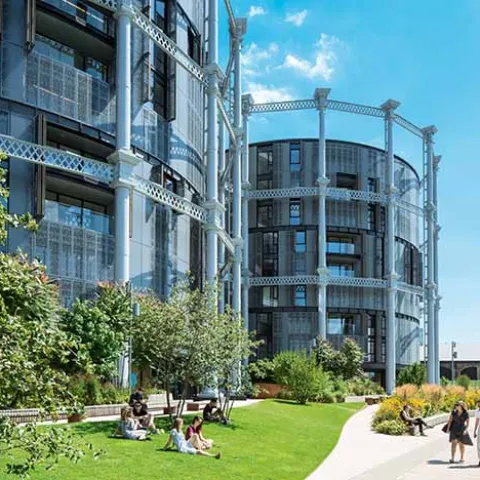 Edificación contemporánea con espacios ajardinados y envolvente eficiente, modelo de reducción de emisiones de CO₂ en proyectos urbanos sostenibles.